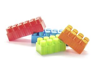 ساخت اسباب بازی با استفاده از تزریق پلاستیک