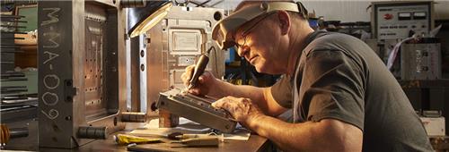 نگهداری ماشین آلات ریخته گری تزریق پلاستیک